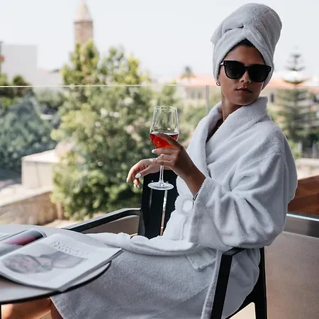 The & (adults Only) Готель 3*